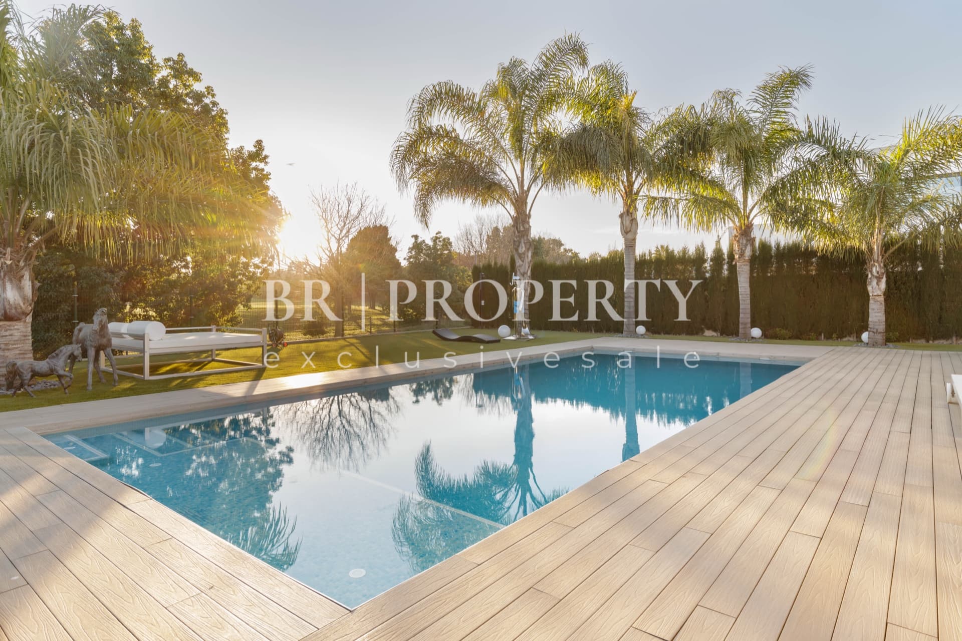 Piscina y terraza